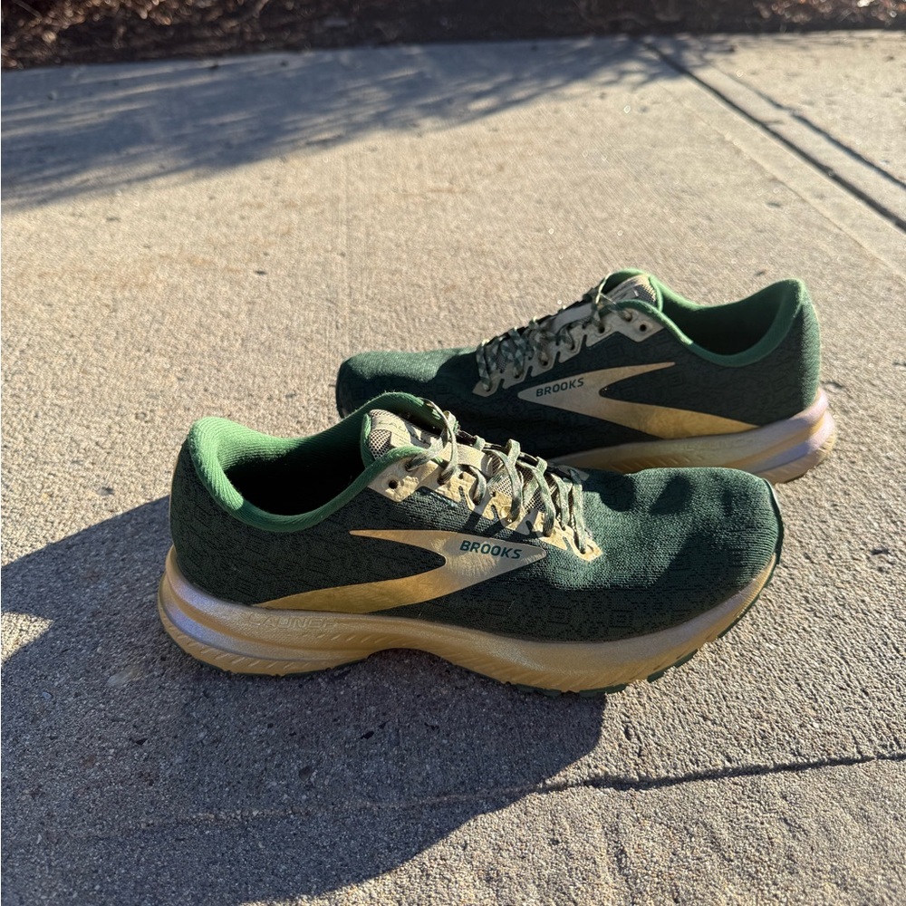 Women’s Brooks Launch (size 8.5)